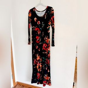 HIYIYEZI Long Sleeve Maxi Dress
